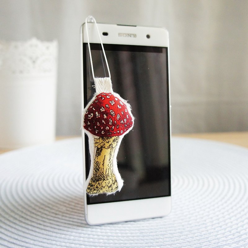 Lovely red mushroom earphone dust plug (small), the back is a screen wiper, mobile phone strap - พวงกุญแจ - ผ้าฝ้าย/ผ้าลินิน สีแดง