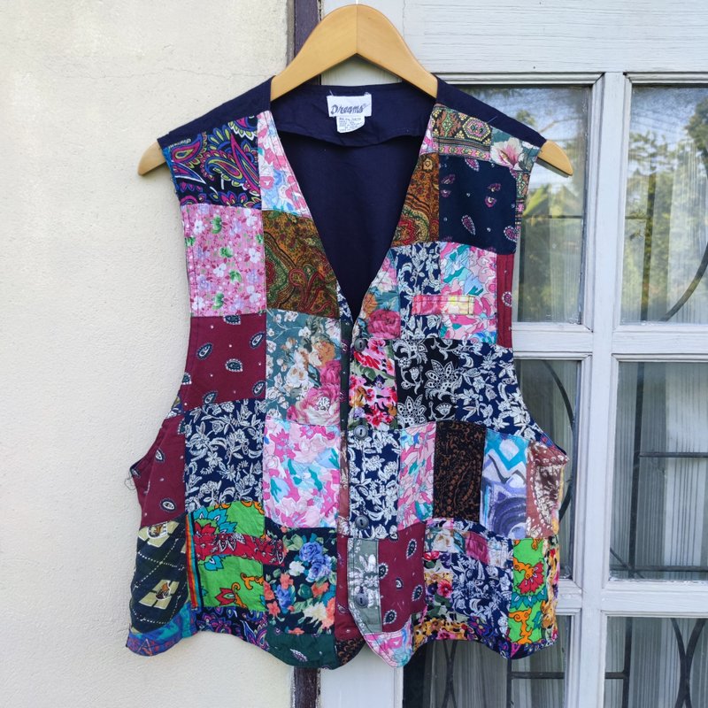 Vintage 90s Dreams Bohemian Patchwork Cotton Vest - เสื้อกั๊กผู้หญิง - วัสดุอื่นๆ หลากหลายสี