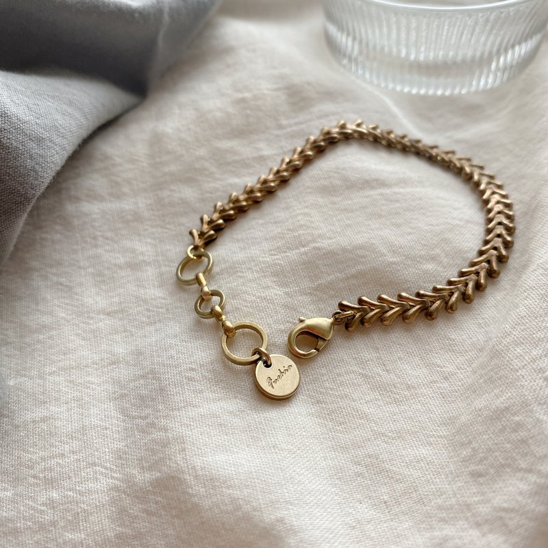 Leaves -Brass bracelet - สร้อยข้อมือ - ทองแดงทองเหลือง สีทอง