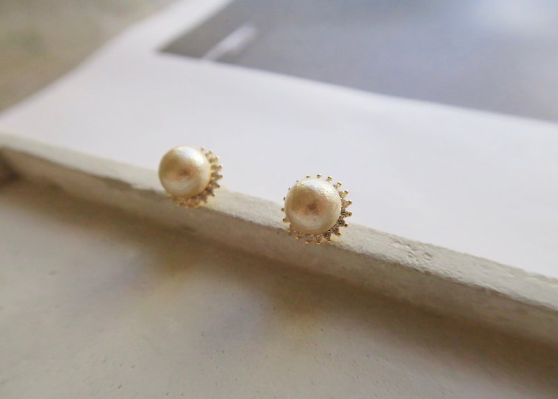 cotton pearl earrings Stone - ต่างหู - ไข่มุก สีทอง