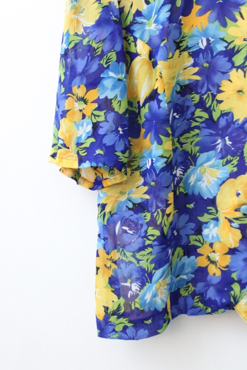 [] RE0511T1478 colorful yellow and blue flowers summer vintage short sleeve shirt - เสื้อเชิ้ตผู้หญิง - เส้นใยสังเคราะห์ สีน้ำเงิน