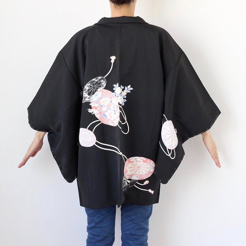 Japanese silk kimono, kimono jacket, traditional kimono, authentic kimono /3947 - 女大衣/外套 - 絲．絹 黑色