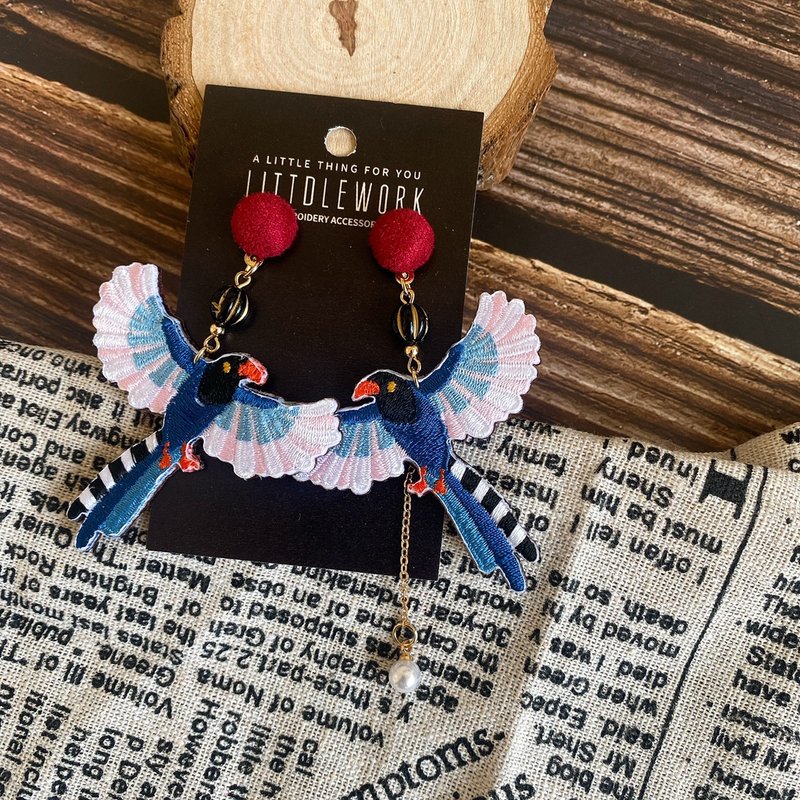 刺繡耳環 | 耳夾 / 耳釘 - 藍鵲 | Littdlew - 耳環/耳夾/耳骨夾 - 繡線 多色