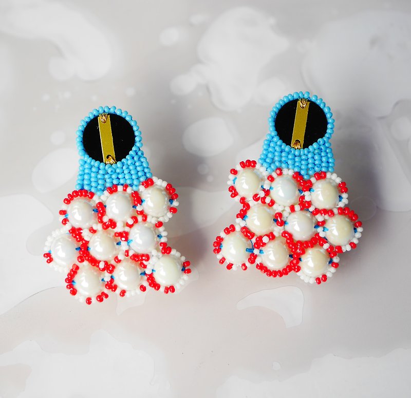 tsububu / bead embroidery / earrings / Clip-On/ embroidery / red - ต่างหู - งานปัก สีแดง