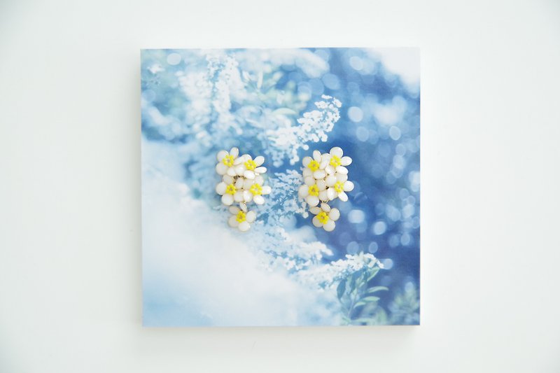 Flower accessories -Snow willow- - Earrings & Clip-ons - Resin White