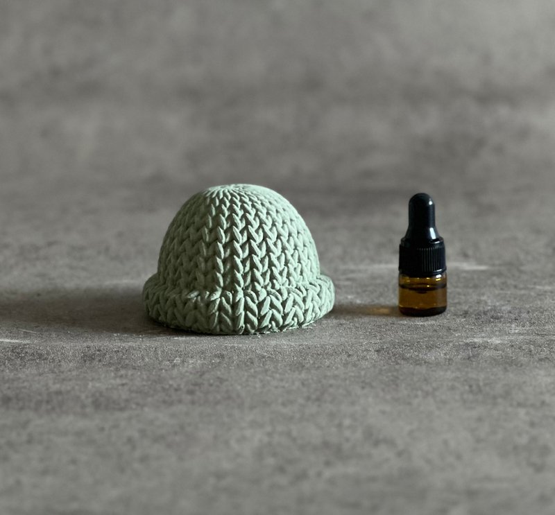 綠色潮流毛帽/擴香石/水泥/擺件/交換禮物/附贈1ml雪松精油 - 香氛/精油/擴香 - 環保材質 綠色