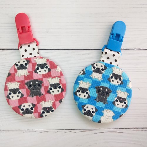 QQ rabbit 手工嬰幼兒精品 彌月禮盒 小小巴哥犬 / 八哥犬-3色可選。平安符袋 (可繡名字)