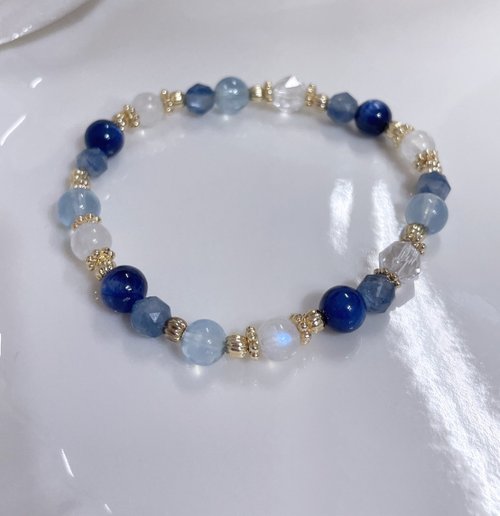 Ariel crystal艾莉兒手作*//飾品吊飾/水晶飾品/永生花 艾莉兒手作//藍晶石/月光石/白水晶/海藍寶14K包金彈性手環