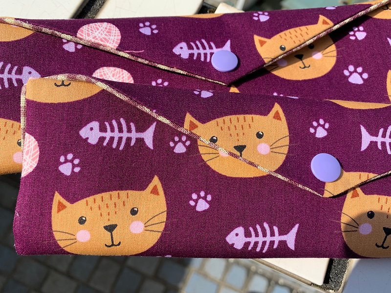 Wen Qingfeng's environmentally friendly chopsticks pouch, charming purple hand-made tableware bag with meow footprints. Exchange gifts. - กล่องเก็บของ - ผ้าฝ้าย/ผ้าลินิน สีม่วง