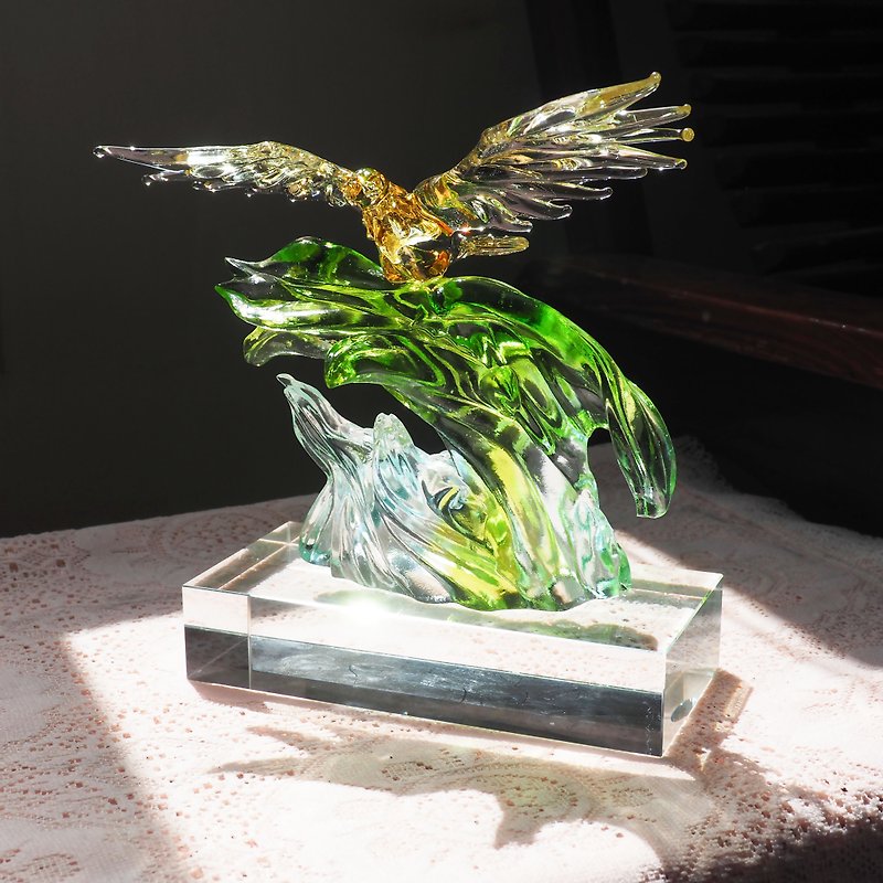 [Customized Gift] Soaring Glass Eagle Ornament with Crystal Base - Items for Display - Glass 