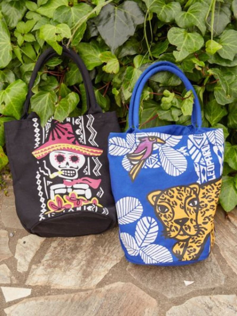 World Animal Totem Bucket Tote Bag - กระเป๋าถือ - ผ้าฝ้าย/ผ้าลินิน 