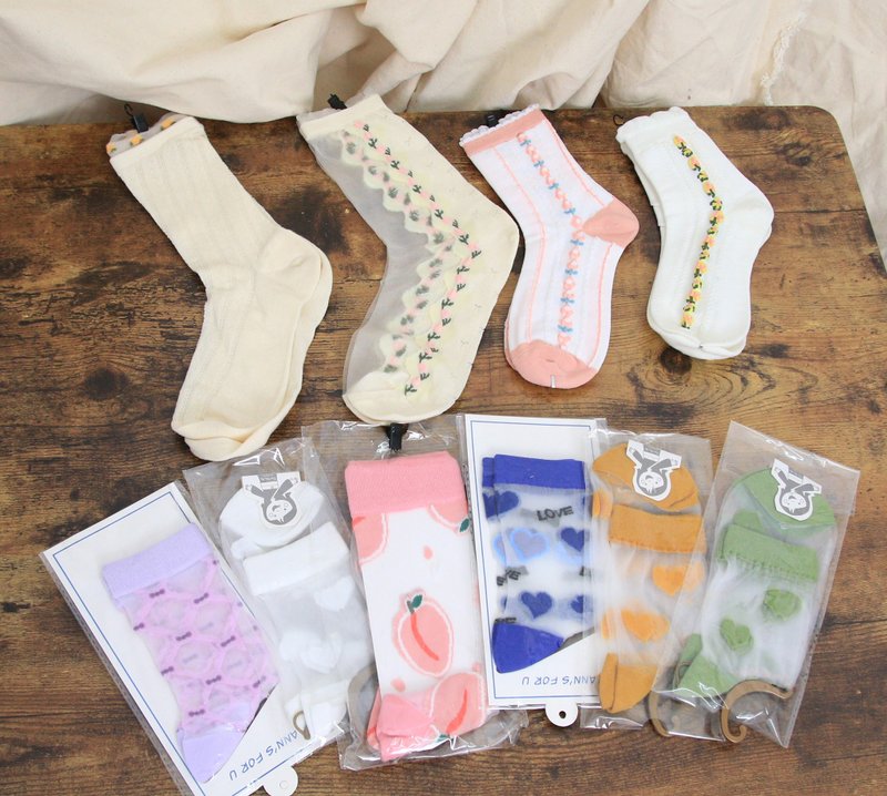 Back to Green- 日系棉襪 花紋 愛心 透膚 //vintage socks - 襪子 - 棉．麻 