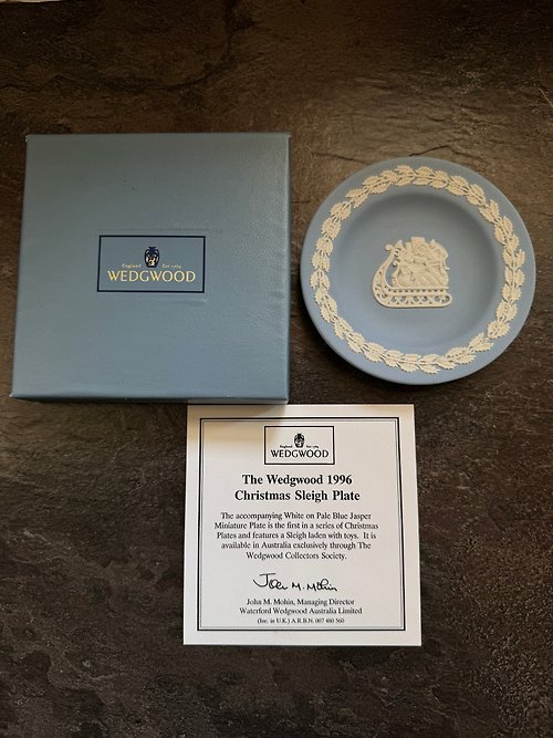 金銀寶貝 金銀寶貝 英國製經典瓷器 WEDGWOOD 1996藍白聖誕節盤子