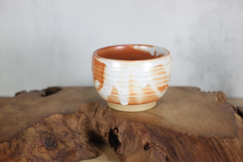 [Christmas Gift Box] 140ml Shino Glazed Hand-drawn Tea Cup Handmade by Yingge Master Ye Minxiang - Cups - Porcelain 