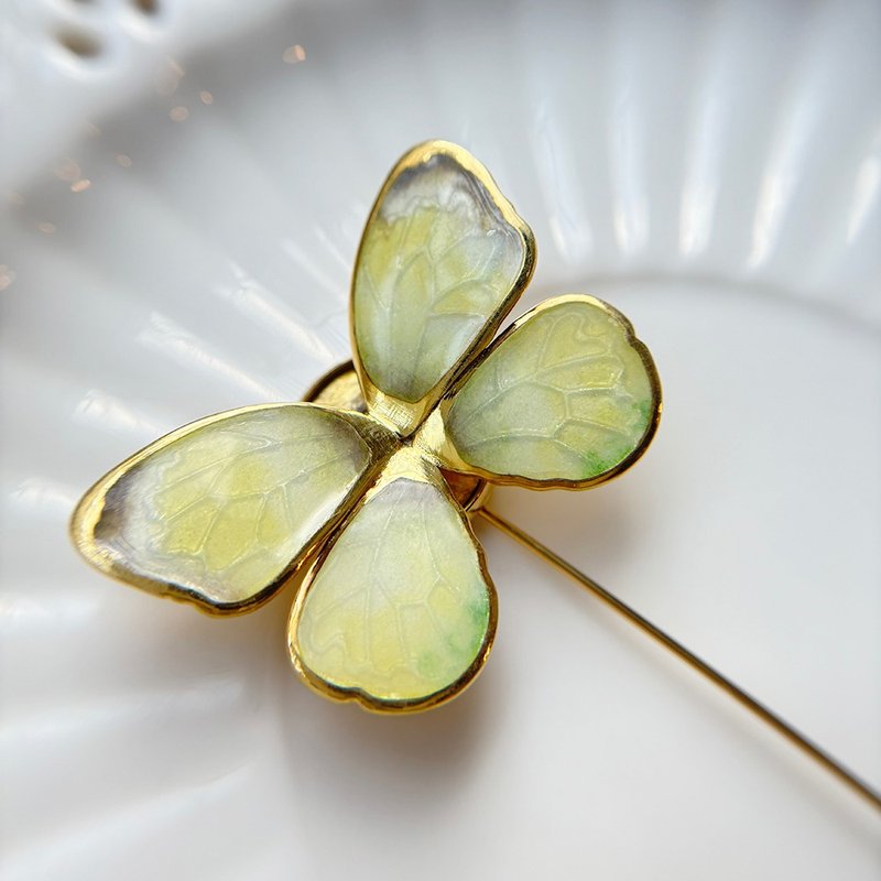 Butterfly Series - Half Seen - Taiwan Yellow Butterfly Enamel Brooch Pin Badge - เข็มกลัด/พิน - เงิน สีทอง