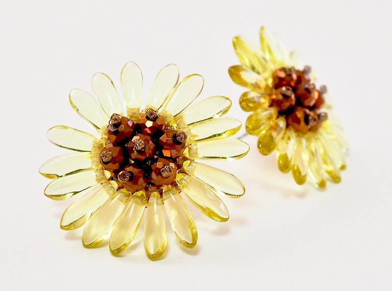 sunflower (sunflower) earrings ~ olive ~ - ต่างหู - แก้ว สีเขียว