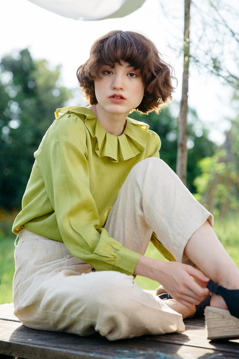 Linen frill collar blouse in Lime green - เสื้อเชิ้ตผู้หญิง - ผ้าฝ้าย/ผ้าลินิน สีเขียว