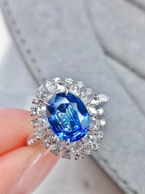 台北奧斯珠寶｜客製莫桑石、莫桑鑽、GIA鑽石、彩色寶石 台北奧斯珠寶 高品質藍寶石戒指