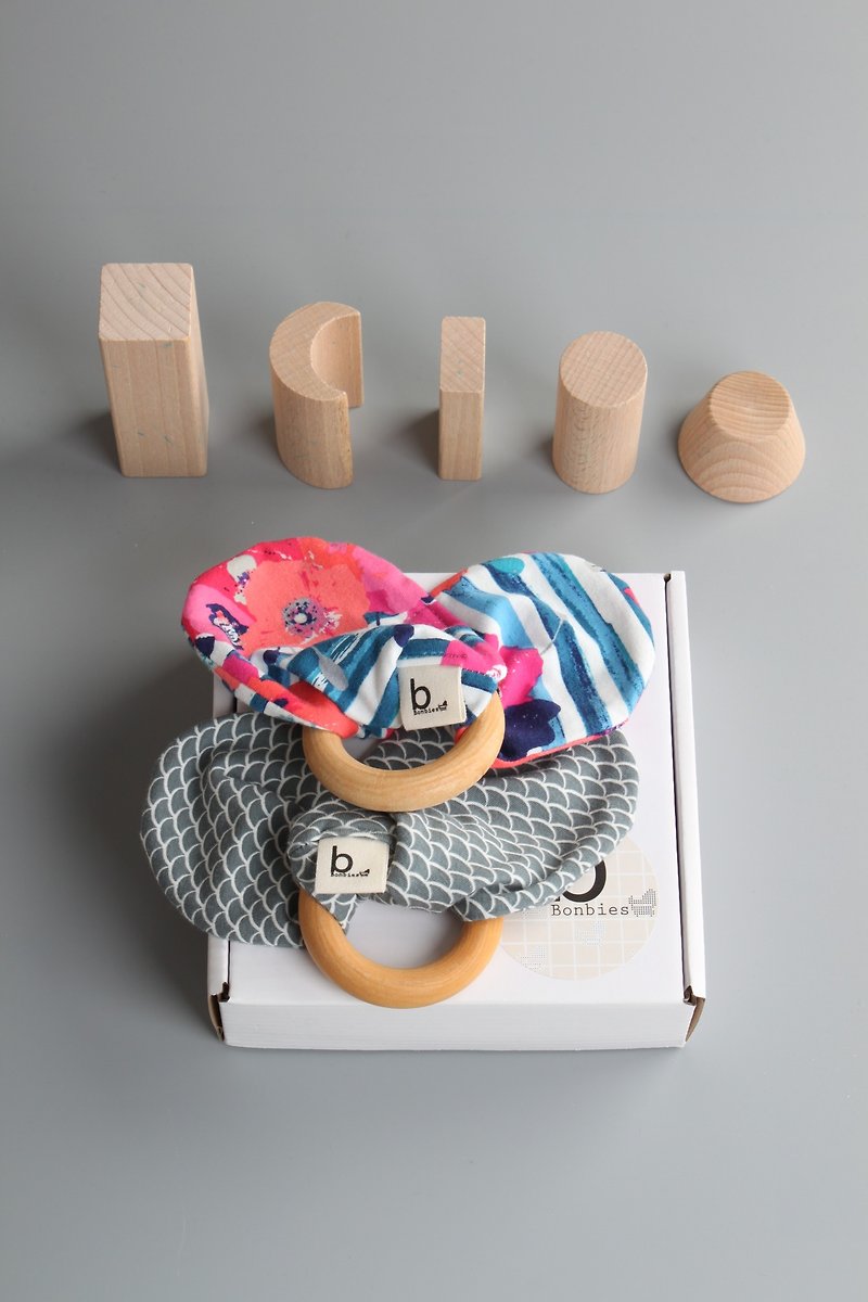 Selected natural Canadian log circle. Toys. Teether soothes - Baby Gift Sets - Cotton & Hemp 