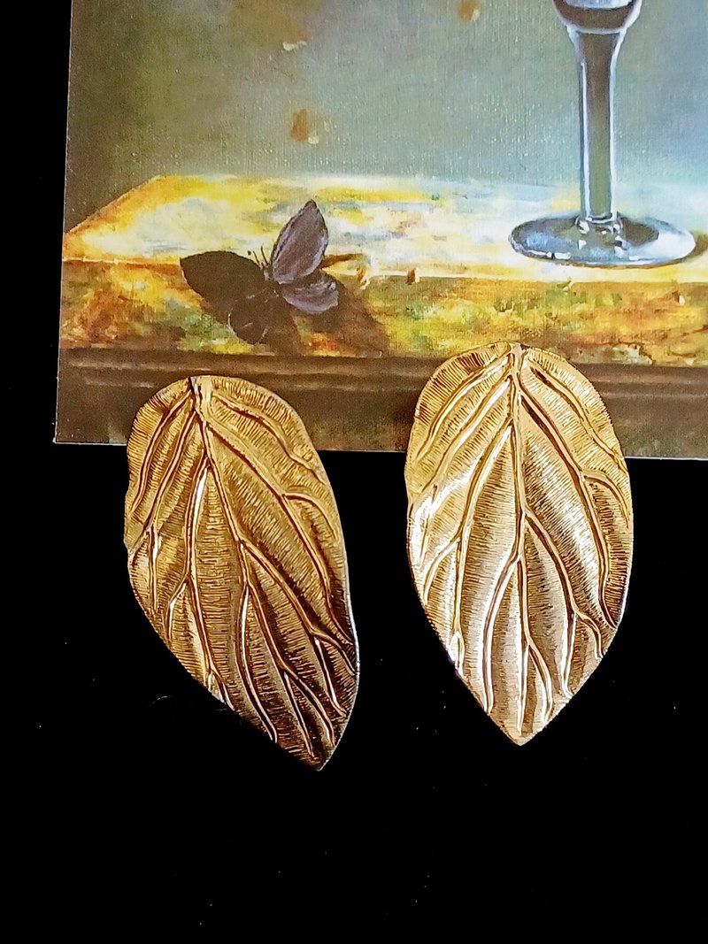 vintage jewelry  典雅立體脈紋金葉 夾式耳環 - 耳環/耳夾/耳骨夾 - 其他金屬 