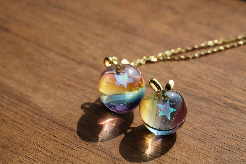 Rainbow Apple 彩虹蘋果-琉璃吊墜 - 頸鏈 - 玻璃 多色