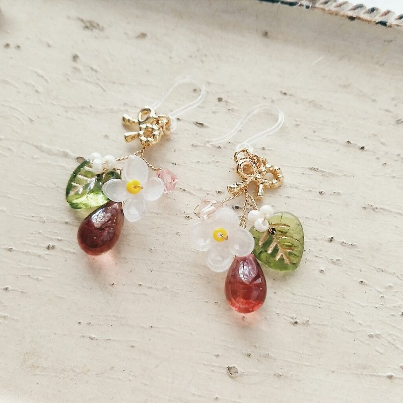 Beaded braided earrings small flower fruit ruby ​​can be changed to clip style - Earrings & Clip-ons - Other Materials Transparent
