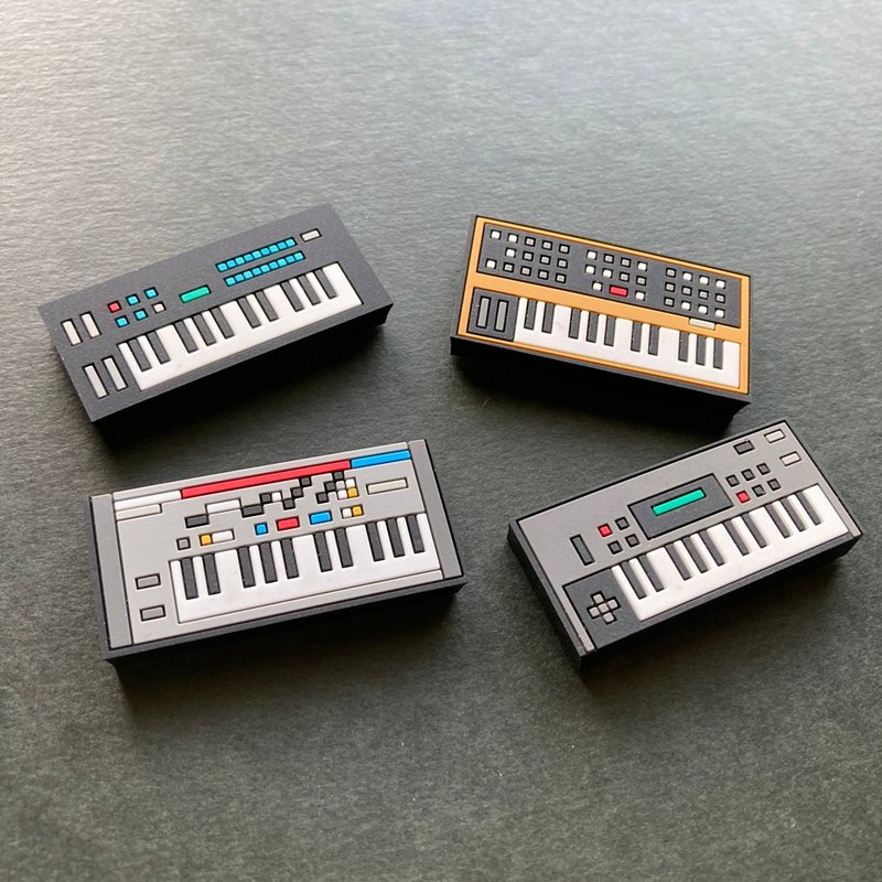 Pin Badge Synth Rubber Pin Badge 4 Types Assorted 4 Piece Set - อื่นๆ - ยาง หลากหลายสี