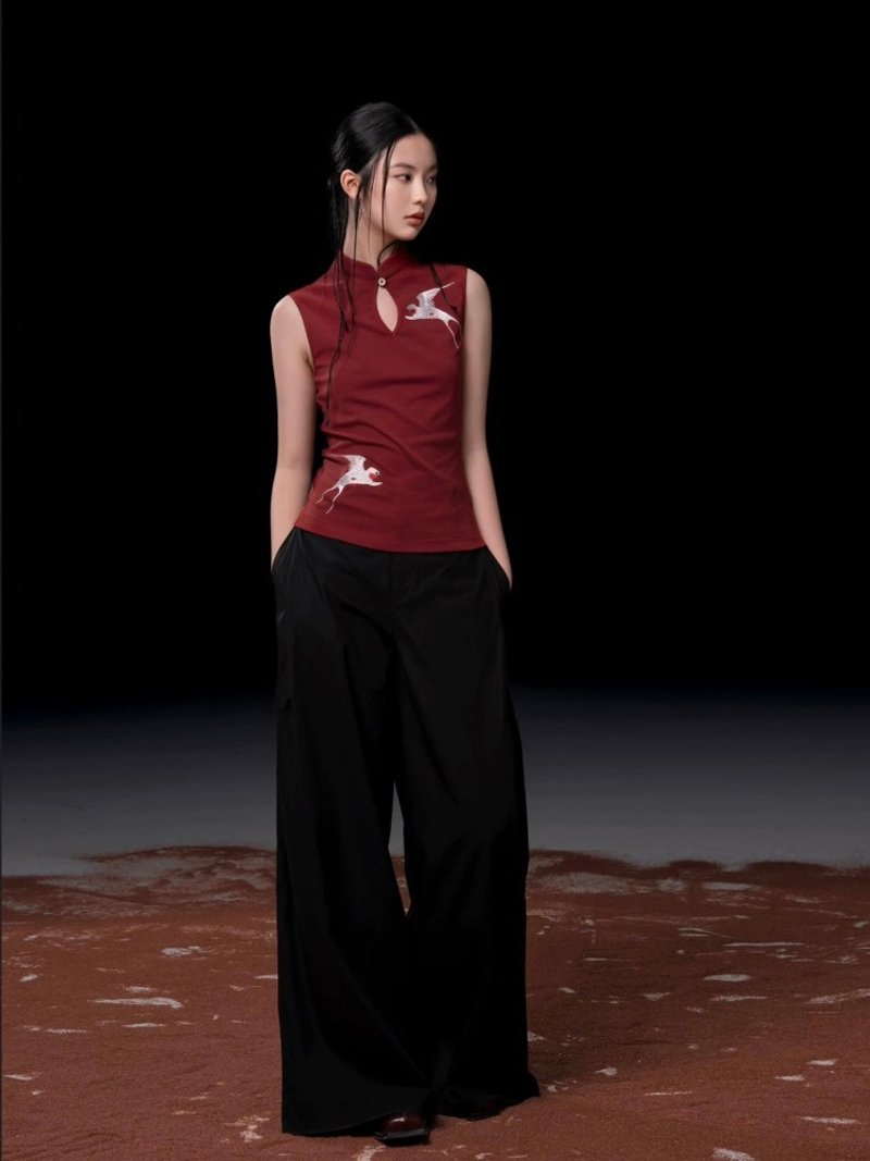 新中式復古 / 燕子刺繡背心 / 無袖上衣 - 背心/無袖上衣 - 其他材質 紅色