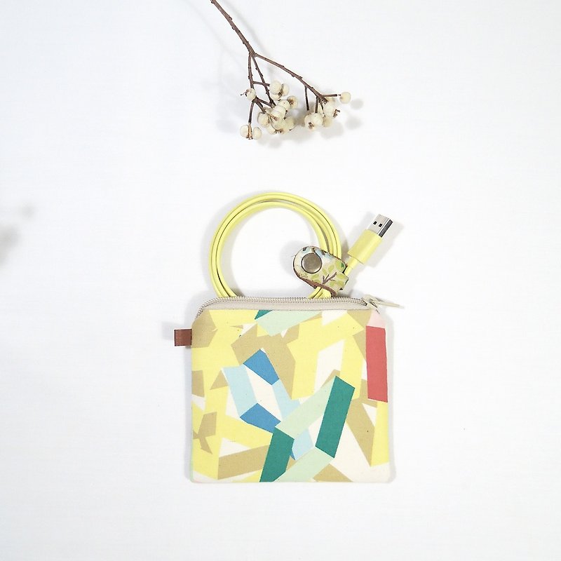 狸拉-cookie coin purse - Ai Xue's space scheme with detachable hand strap / two colors optional - กระเป๋าใส่เหรียญ - ผ้าฝ้าย/ผ้าลินิน สีเหลือง