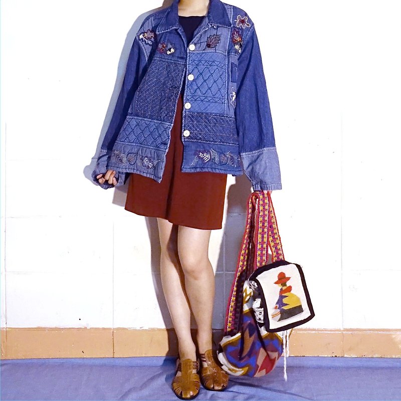 BajuTua / vintage / embroidery fight Bu Danning shirt / jacket (2 tones embroidered denim shirt) - เสื้อเชิ้ตผู้หญิง - ผ้าฝ้าย/ผ้าลินิน สีน้ำเงิน