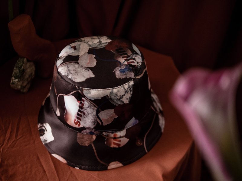 Brown Poppy Bucket Hat - หมวก - เส้นใยสังเคราะห์ สีนำ้ตาล