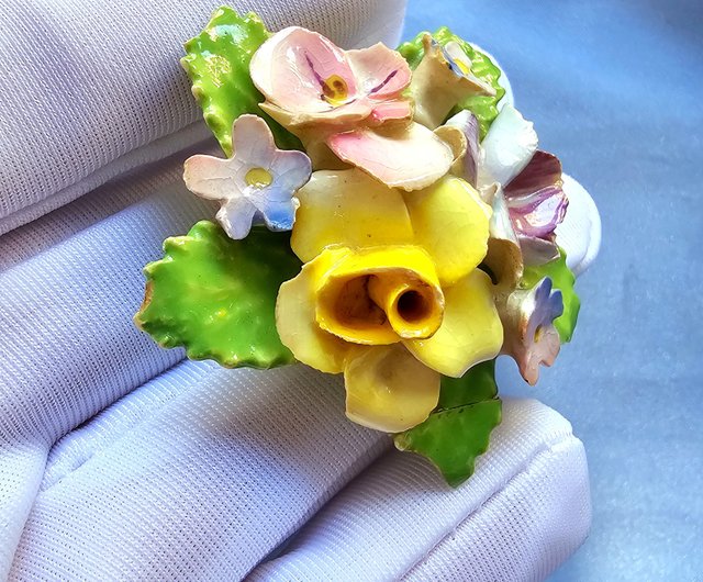 1950s store brooch Made in England - Bow and Flowers