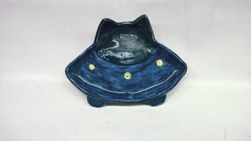 Flying saucer plate from the cat star/handmade ceramic plate cat ceramic plate - Plates & Trays - Pottery Blue