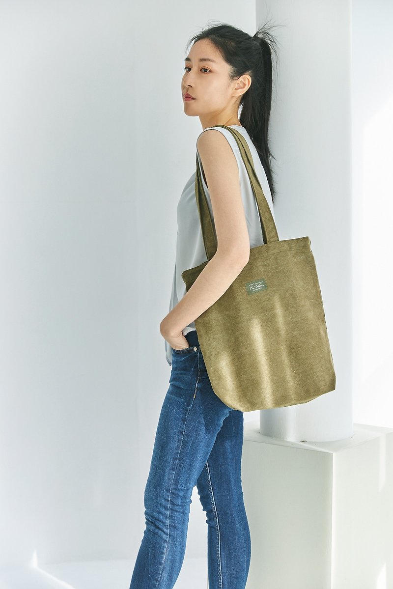 Matcha Latte Canvas Bag (Dark Green) - กระเป๋าแมสเซนเจอร์ - ผ้าฝ้าย/ผ้าลินิน สีเขียว