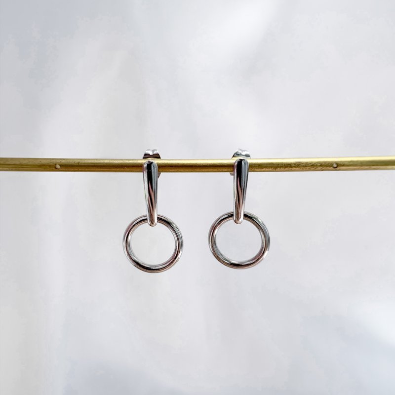 2 colors in | minimalist circle earrings hypoallergenic style neutral - ต่างหู - สแตนเลส สีเงิน