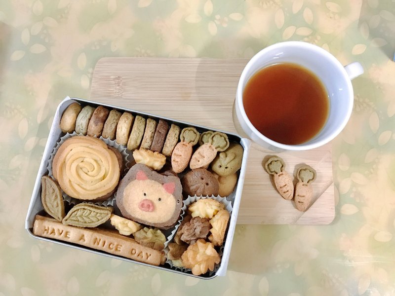 [Can be engraved & customized] Cute Pig Iron Box Handmade Biscuits - คุกกี้ - วัสดุอื่นๆ 