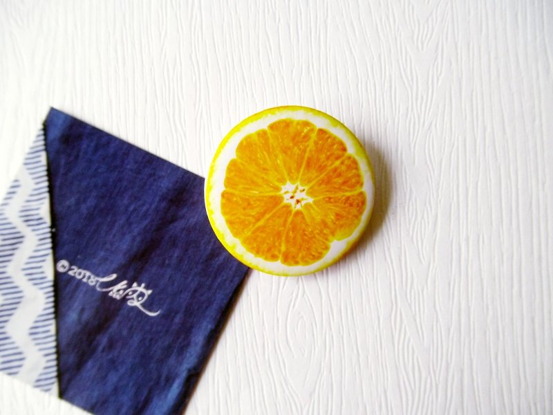 Food badge series Liu Ding slice / creative small things / personal characteristics - Brooches - Other Metals Yellow