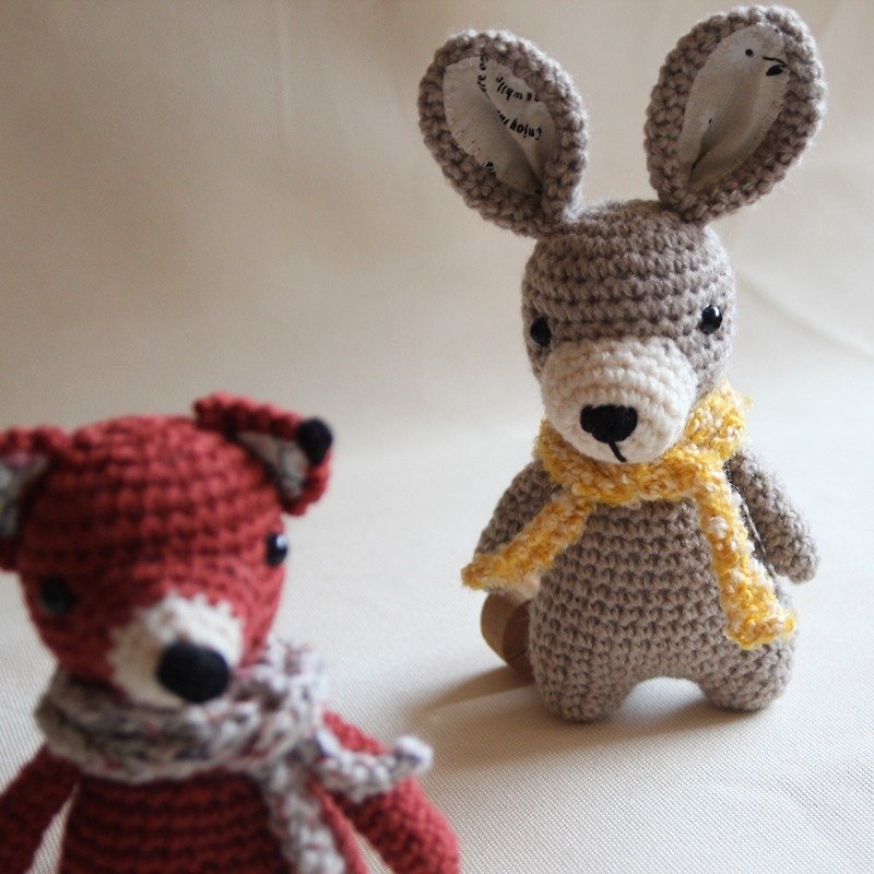 Amigurumi crochet doll: Gray Rabbit + yellow scarf - ตุ๊กตา - เส้นใยสังเคราะห์ สีเทา