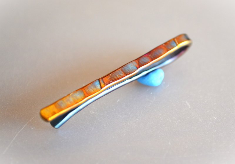 Titanium tie bar・純チタンネクタイピン=青に金=5０mm・A - 領帶/領帶夾 - 其他金屬 多色