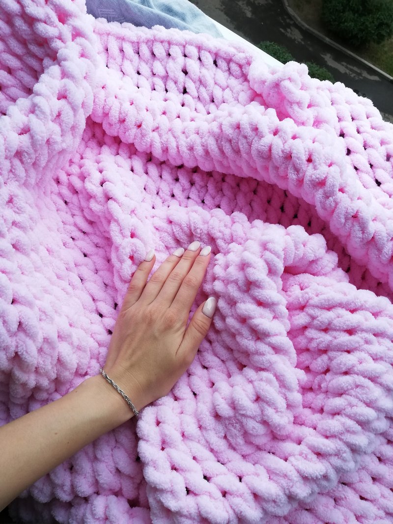 Full quilt teen bed blanket hand knitted blanket - 棉被/毛毯 - 聚酯纖維 粉紅色