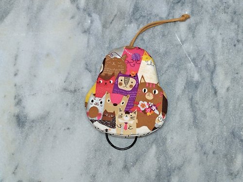 非玩布可-手作布雜貨 Play-handmade groceries 貓山貓海TWO(桃) 梨型鑰匙包【k181212】