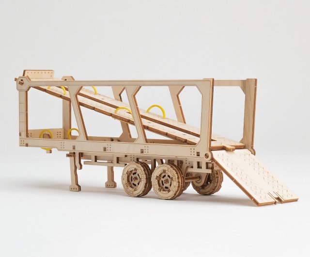 彼氏への秘密の手作りプレゼント WOODEN CITY カーキャリアトラック