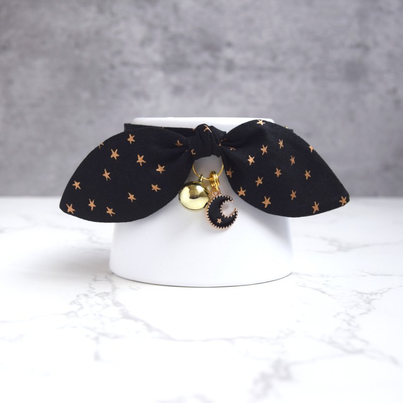 Black Night Sky Stars and Moon Cat Collar - Cute cat bow accessory with detachable bell - ปลอกคอ - ผ้าฝ้าย/ผ้าลินิน สีดำ