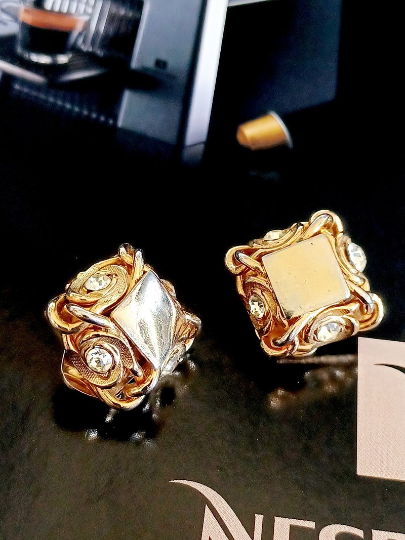 vintage jewelry Kramer 典雅金色四方雲騰萊茵 夾式耳環 - 耳環/耳夾/耳骨夾 - 其他金屬 
