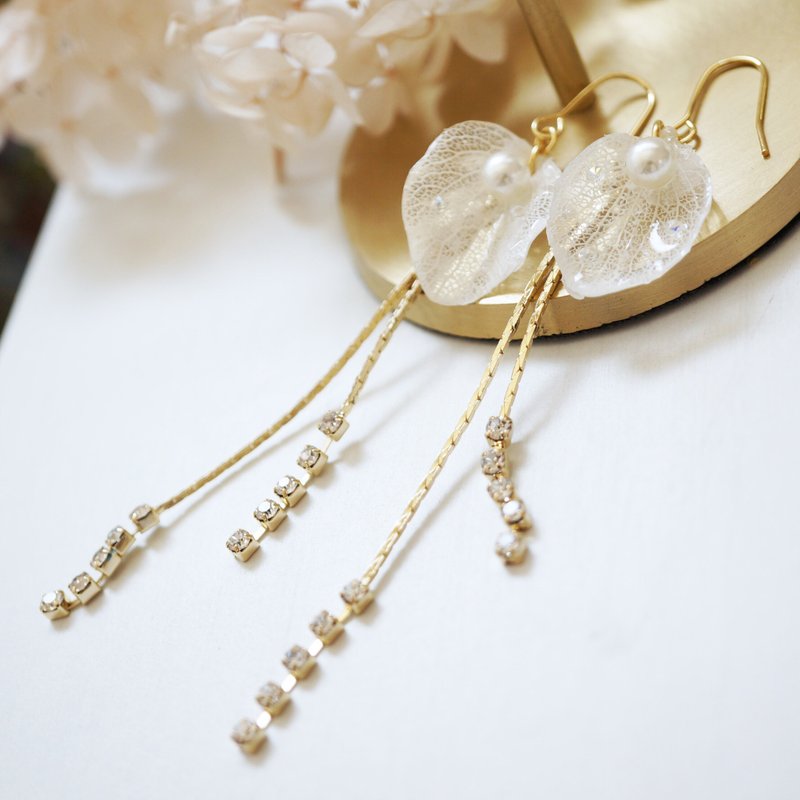 2way紫陽花とswarovskiのイヤリング - ピアス・イヤリング - 寄せ植え・花 ホワイト