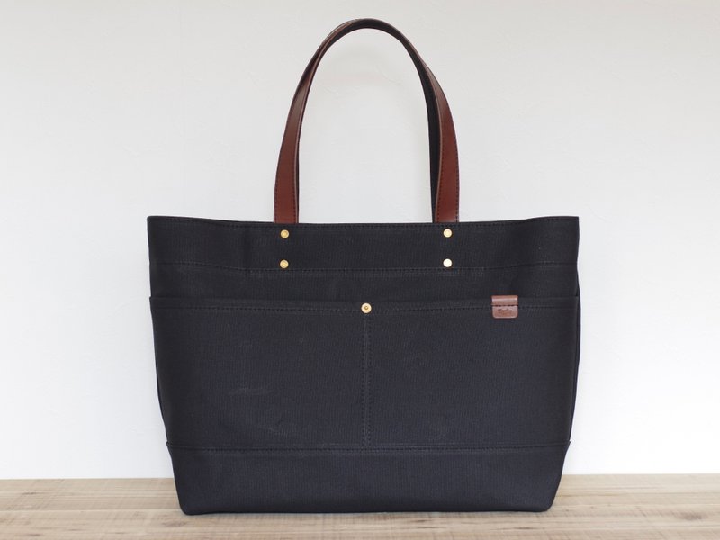 Leather handle canvas tote bag A4 landscape outer pocket black - Handbags & Totes - Cotton & Hemp Black