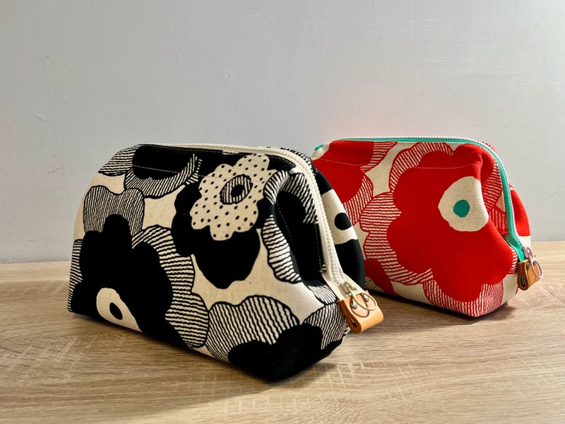 [In Stock] Japanese Camellia Kiss Lock Bag/Cosmetic Bag 2 Colors - Toiletry Bags & Pouches - Cotton & Hemp 