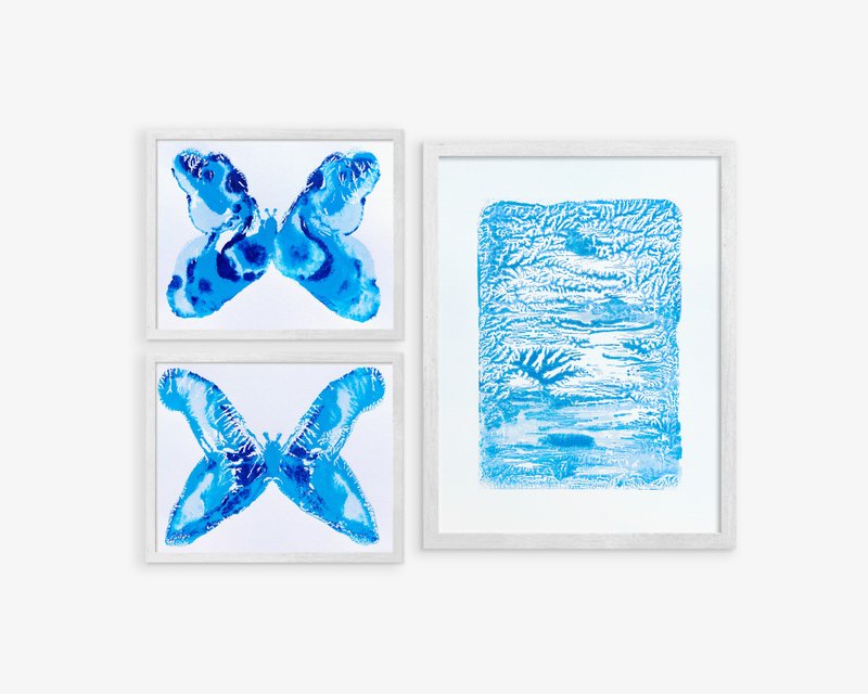 Gallery wall set of 3 Monotype print Abstract butterflies relief texture winter - 海報/掛畫/掛布 - 紙 藍色