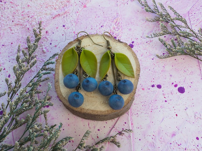 Polymer clay earrings Weird earrings Blueberry Cottagecore - 耳環/耳夾 - 其他材質 藍色