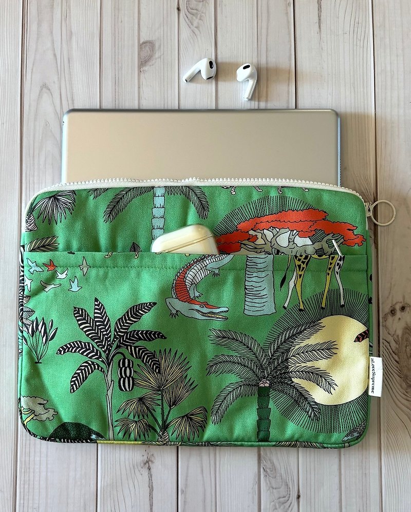 South Africa aLovesupreme_15-inch computer protective case_white pull-apart_African Animal Kingdom_green - Laptop Bags - Cotton & Hemp 